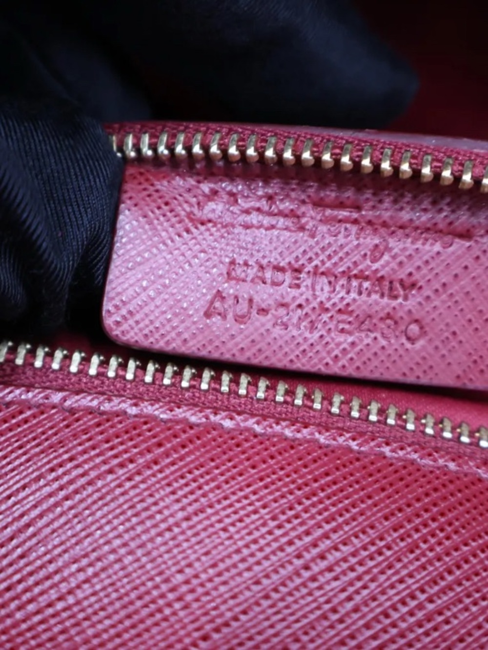 Salvatore Ferragamo Burgundy Leather Vara Bow Crossbody with Gold Chain - Picture 3 of 15
